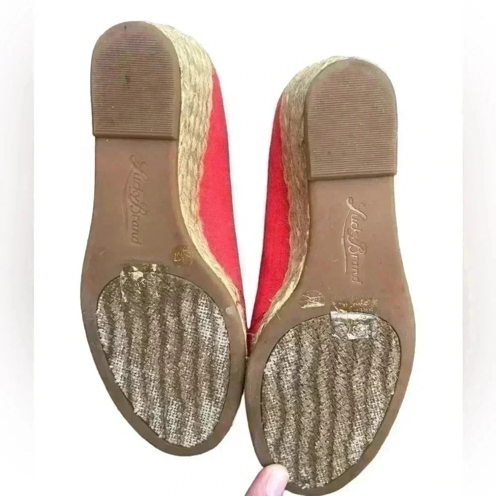 Lucky Brand Wedge Heel Shoe in size 7. Gorgeous coral color with peek-a-boo toe - Picture 7 of 7
